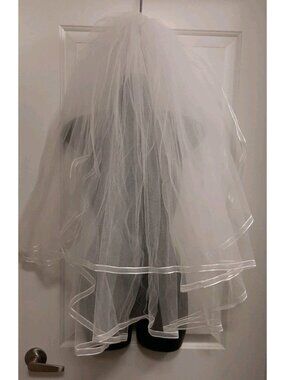 2 Tier Wedding Veil Elbow Finger Length Ribbon Edge Clear Comb Read